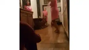 scene op de gang 1e etage.webp